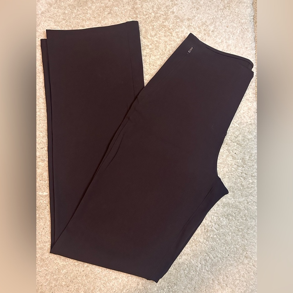 Lululemon Smooth Fit Pull-On High-Rise Pant
Espresso Size 6 *Regular
